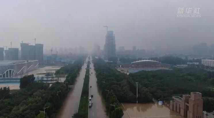 豫飛在行動(dòng)丨日夜奮戰(zhàn)卸物資，齊心協(xié)力抗災(zāi)情